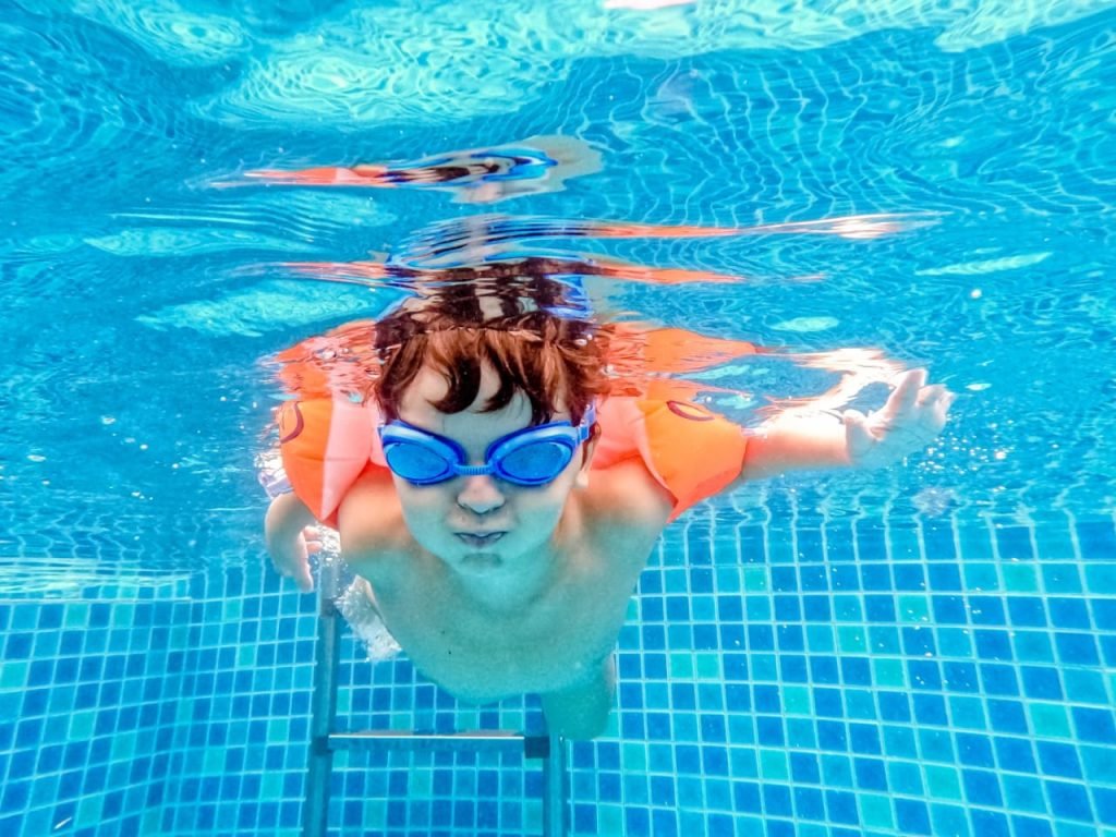 نوادي تعليم السباحة للاطفال في الرياض